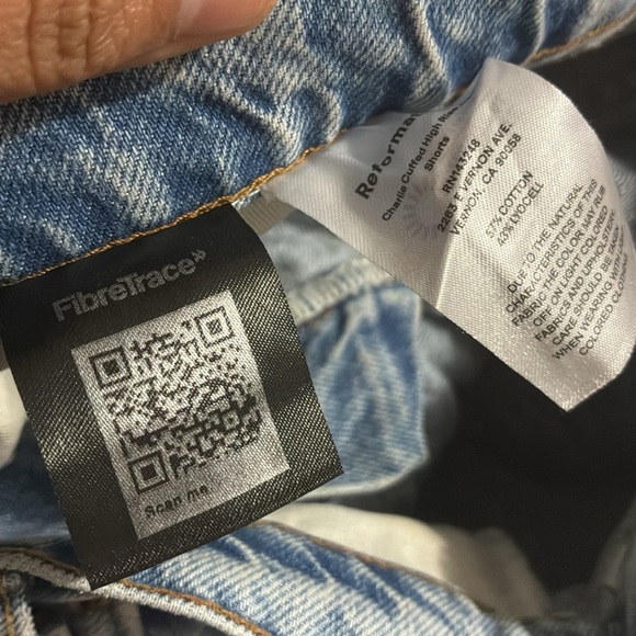 Reformation Charlie Cuffed High Rise Jean Shorts Size 24 - Picture 14 of 14